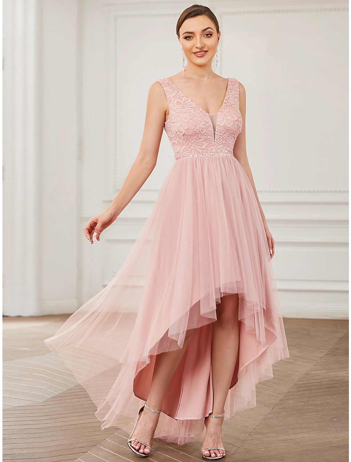 Abito da damigella d'onore a trapezio, scollo a V, senza maniche, elegante, corto/mini, in pizzo/tulle con drappeggio/arricciatura