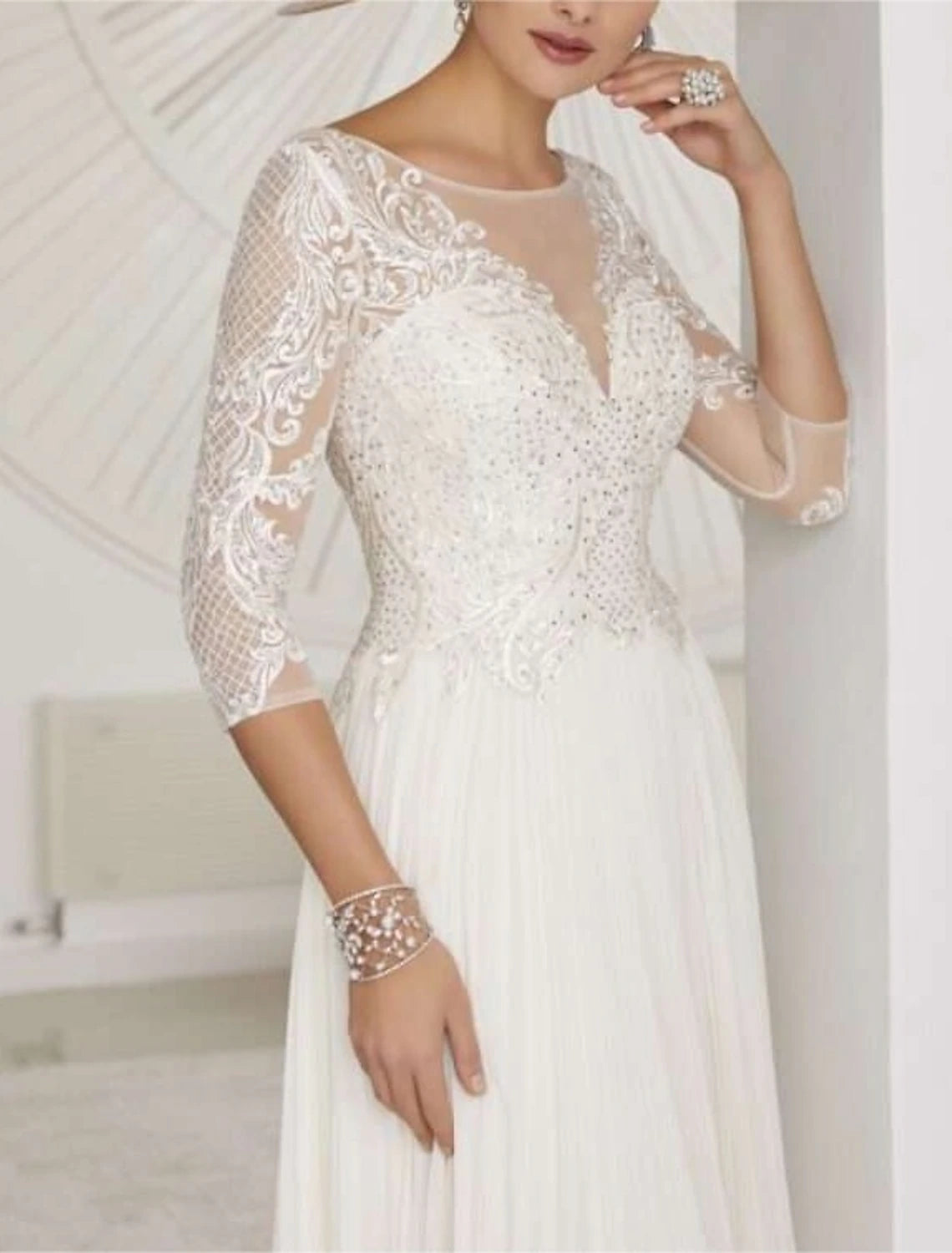 Vestidos blancos cortos, vestidos de novia formales, corte A, escote barco, manga 3/4, largo hasta la rodilla, vestidos de novia de gasa con pliegues y abalorios.