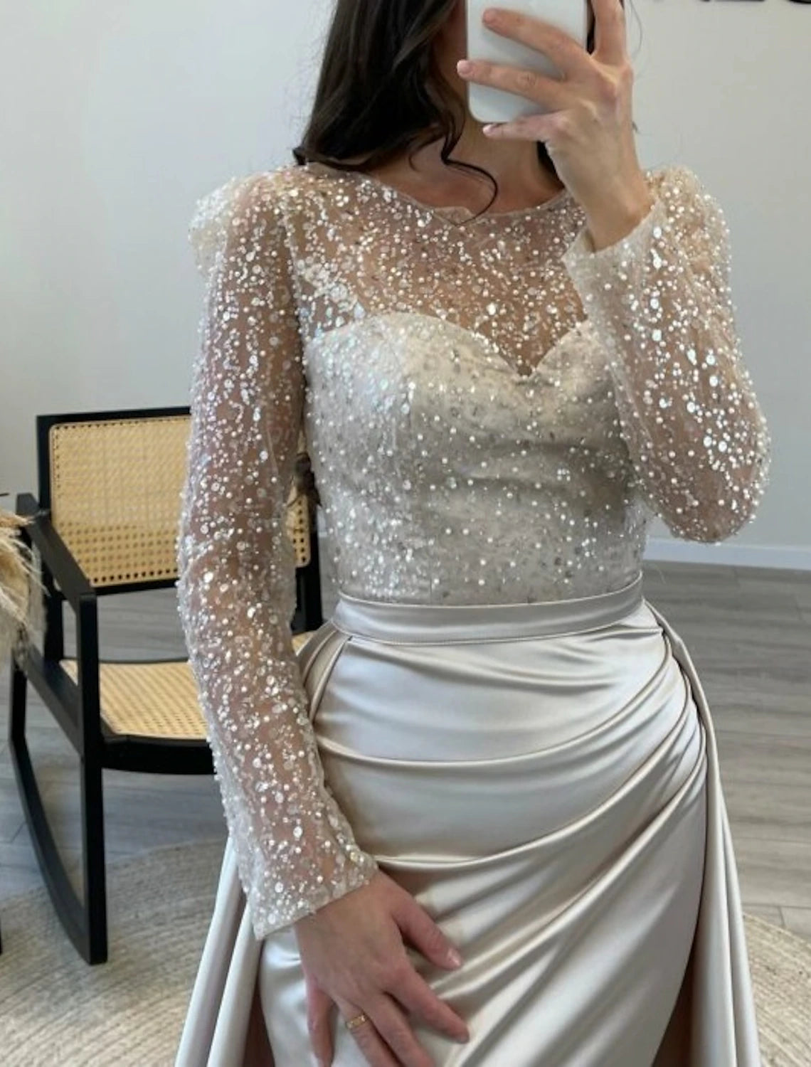 Vestido de noche de sirena con lentejuelas y fruncido de satén, mangas largas hasta el suelo, cuello ilusión brillante, vestido de invitada de boda de otoño con sobrefalda de perlas