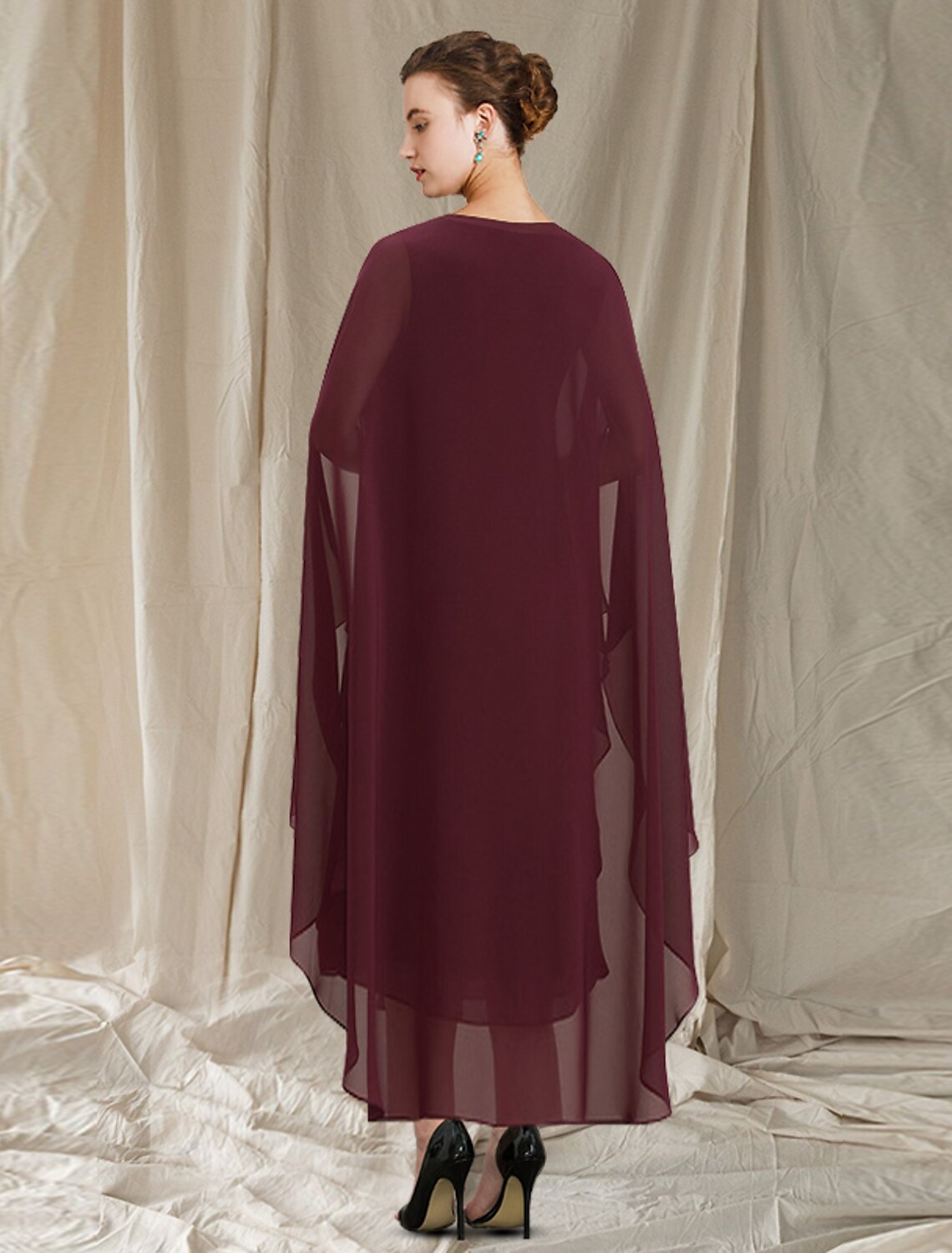 Vestido de madre de la novia de dos piezas, elegante, de corte tubo/columna, con escote joya, largo hasta la rodilla, de gasa, sin mangas y con cuentas