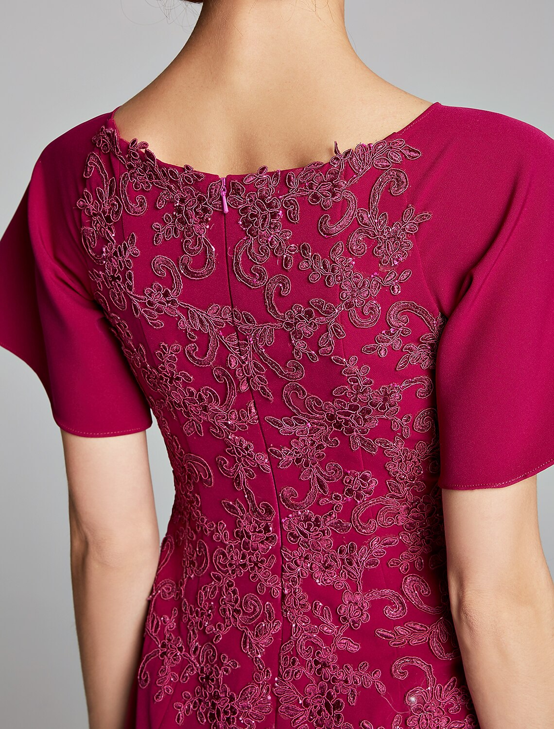 Abito da madre della sposa a sirena/tromba, scollo a barca, lunghezza pavimento, in chiffon e pizzo, maniche corte con spacco frontale in pizzo