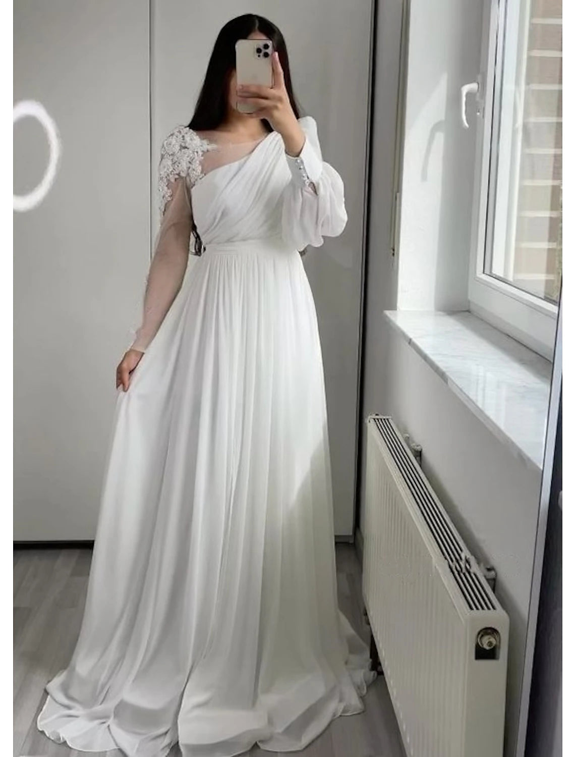 Vestidos de novia blancos cortos, corte A, escote barco, manga larga, largo hasta el suelo, de gasa, con pliegues y apliques.