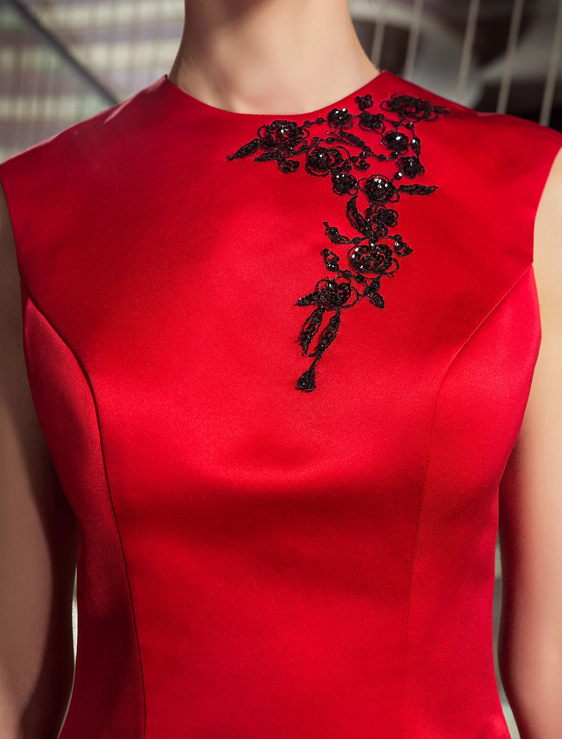 Abito elegante a trapezio per Natale, da ballo, lunghezza al ginocchio, senza maniche, scollo gioiello, in raso con applicazioni di perline