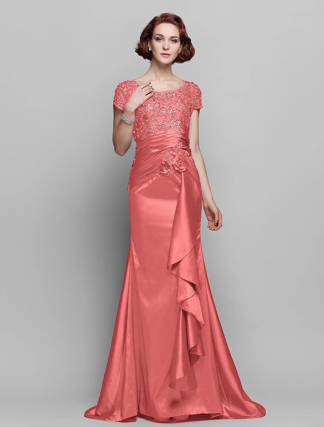 Vestido de sirena/trompeta para madre de la novia, transparente, escote redondo, cola larga/cepillo, tafetán con cuentas, encaje, manga corta con flores