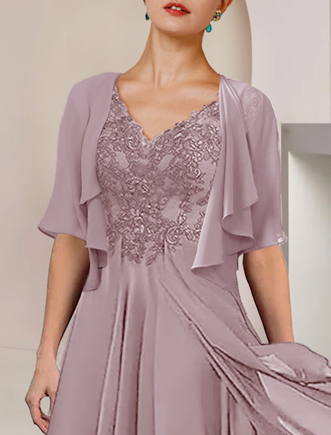 Vestido de dos piezas de corte A para madre de la novia, elegante, de novia formal, con escote en V, asimétrico, largo hasta la rodilla, de gasa, con encaje, manga corta, cruzado, con pliegues y apliques.