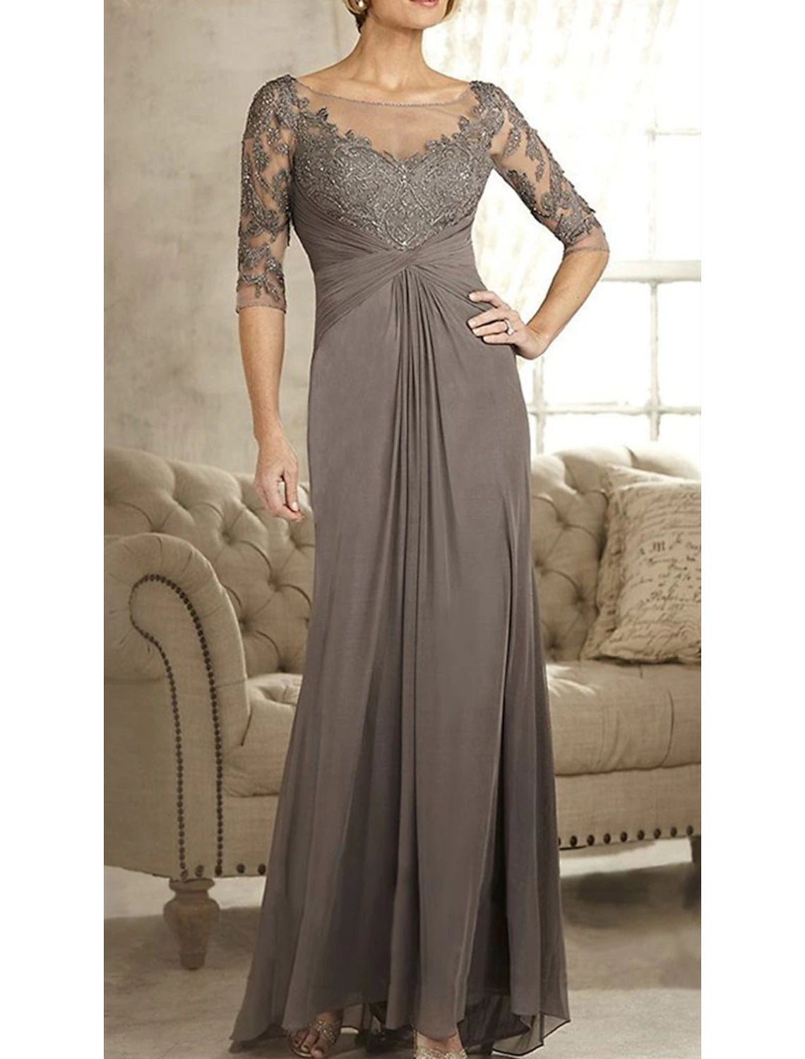 Abito da cerimonia per la madre della sposa, a trapezio, elegante, semplice, con scollo a gioiello, lunghezza al pavimento, in chiffon e pizzo, maniche a 3/4 con applicazioni di cristalli