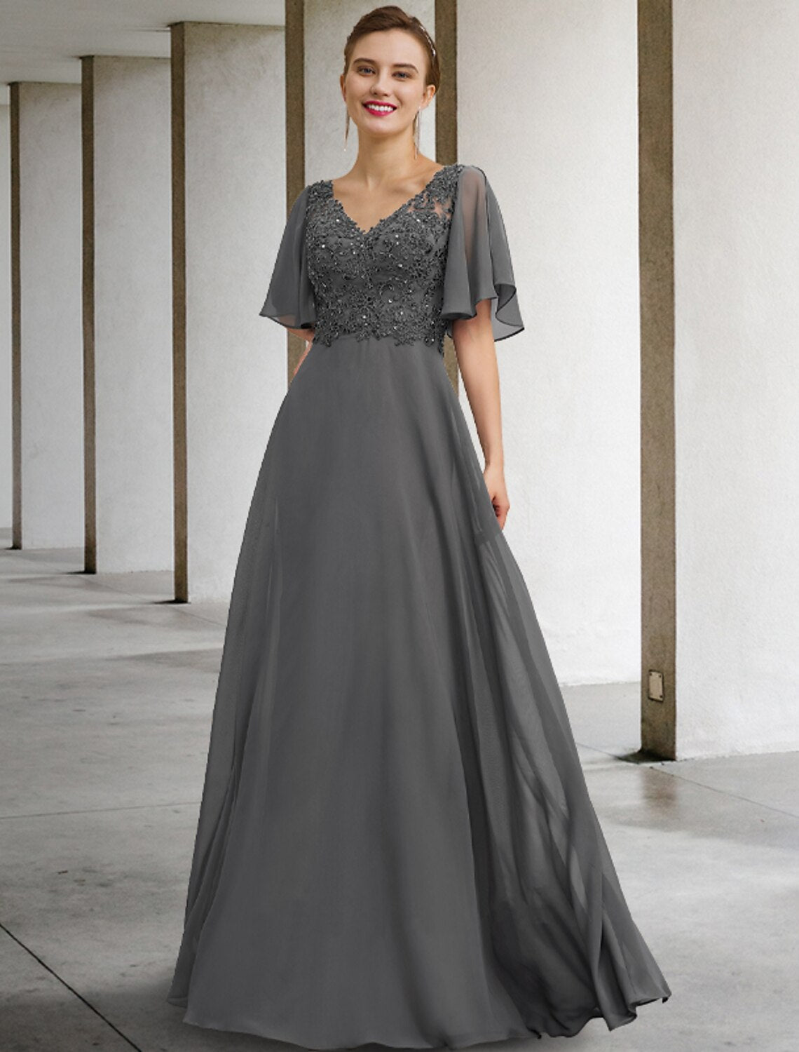 Abito da madre della sposa a trapezio, elegante e lussuoso, con scollo a V, lunghezza al pavimento, in chiffon e pizzo, maniche corte con applicazioni di perline