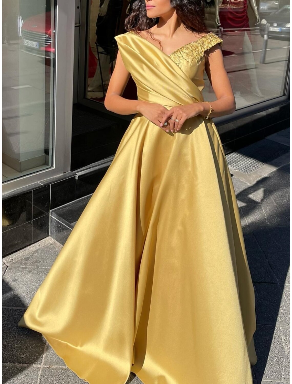 Abito da sera a trapezio, elegante, formale, natalizio, con strascico a ruota, senza maniche, scollo a V, in raso con pieghe, arricciato, paillettes