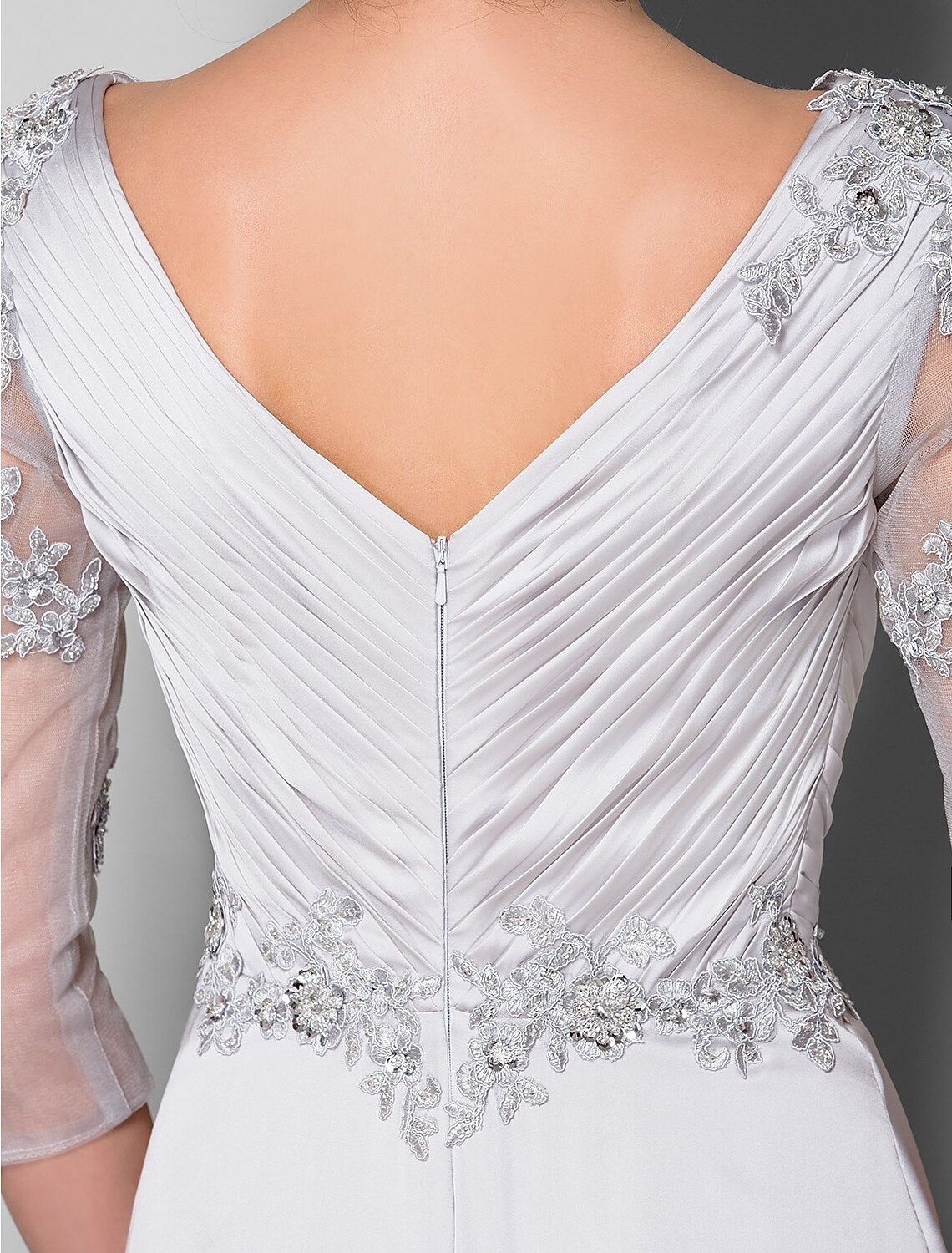 Vestido de madre de la novia de corte A, escote en V, cola larga/cortada, satén de gasa, manga 3/4 con apliques de cuentas entrecruzados