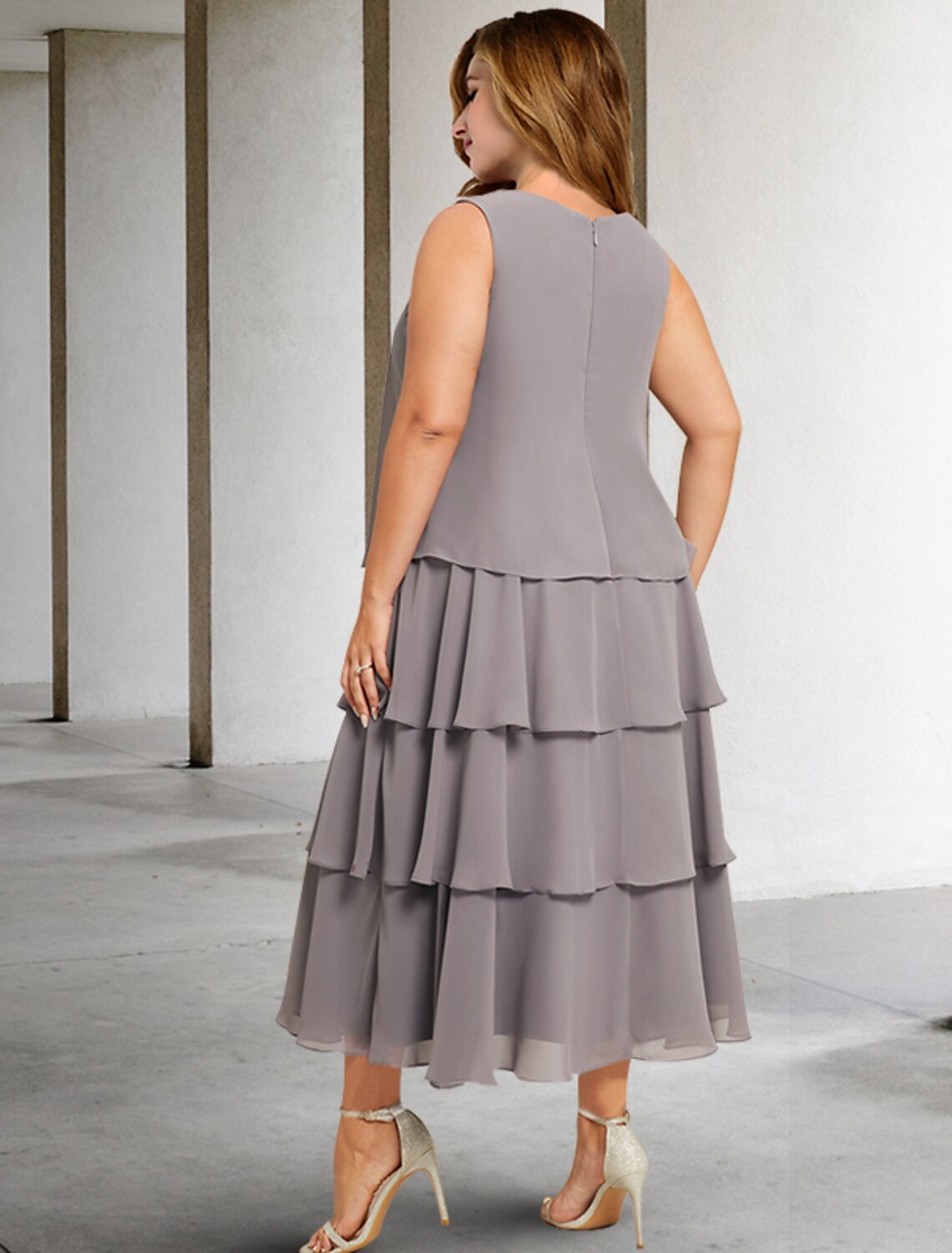 Vestido de dos piezas de corte A para madre de la novia, talla grande, con curvas ocultas en el vientre, elegante, formal, largo hasta la rodilla, sin mangas, cuello joya, gasa con volantes y apliques