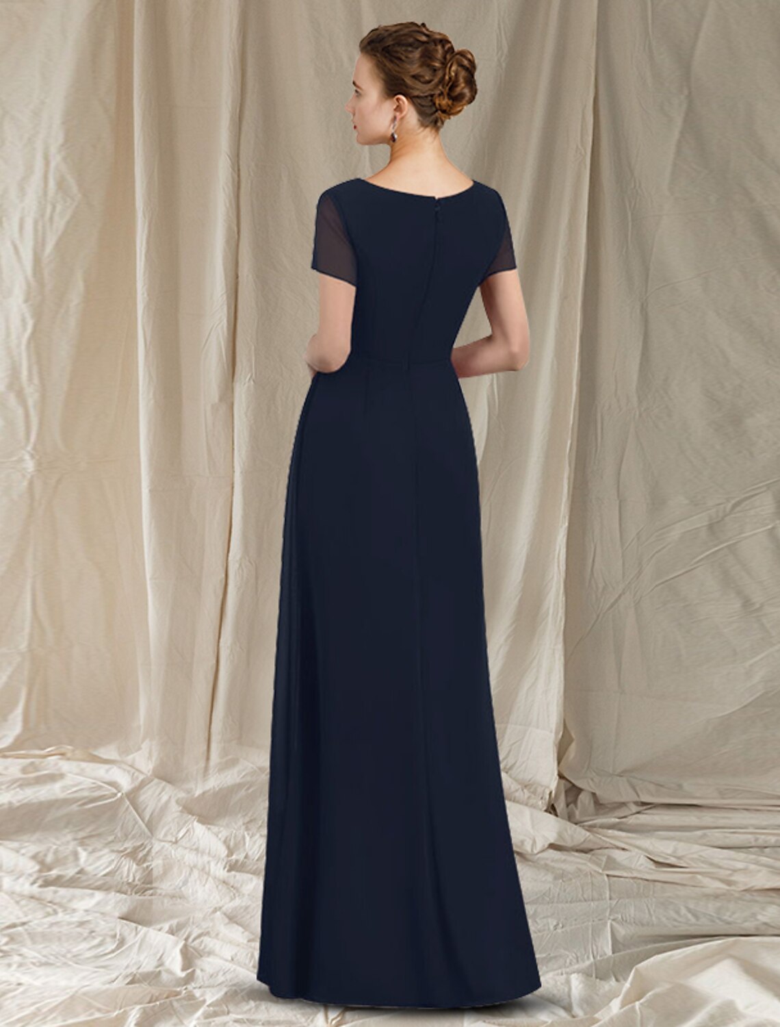 Abito da madre della sposa a tubino, semplice ed elegante, con scollo a V, lunghezza al pavimento, in chiffon, maniche corte con arricciature