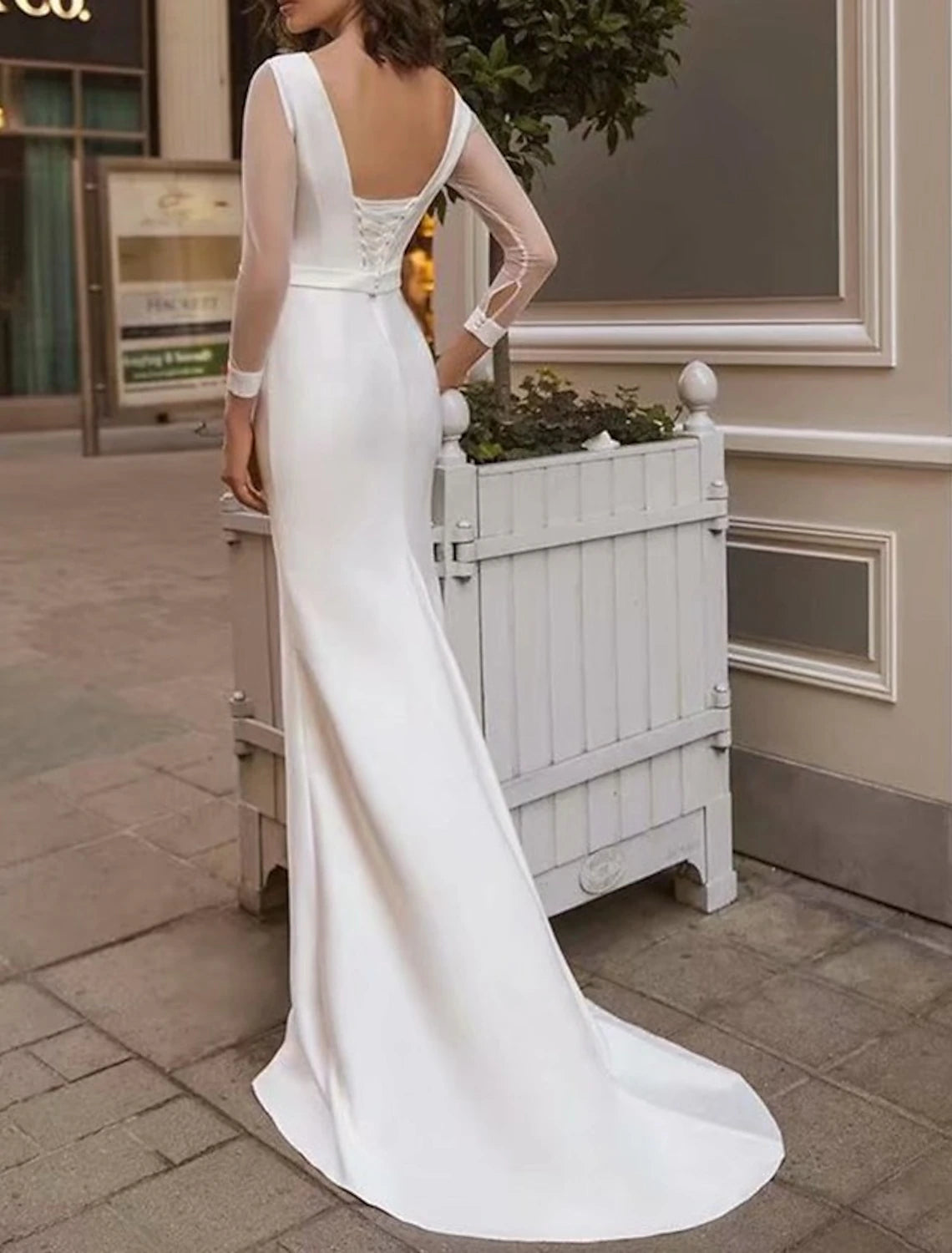 Vestidos de novia sencillos de estilo real con escote de sirena o trompeta, manga larga, cola de cepillo y cola de barrido de satén, color liso, para fiesta de bodas de verano.