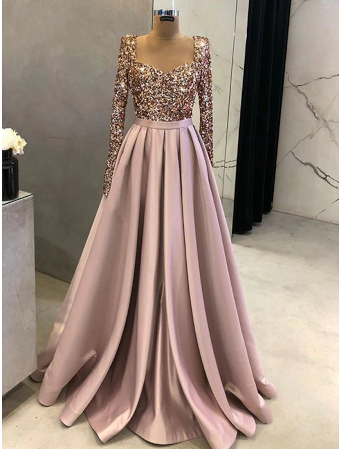 Vestido de noche elegante de corte A, vestido formal de otoño, cola larga, escote cuadrado, satén con pliegues brillantes