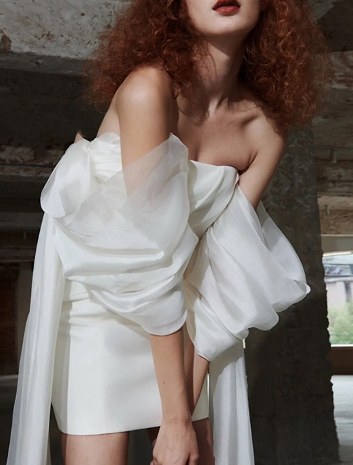 Abiti da ballo a tubino / a colonna, abitini bianchi, abiti da festa, cocktail party, corti / mini, maniche corte, spalle scoperte, tulle con fiocco/i