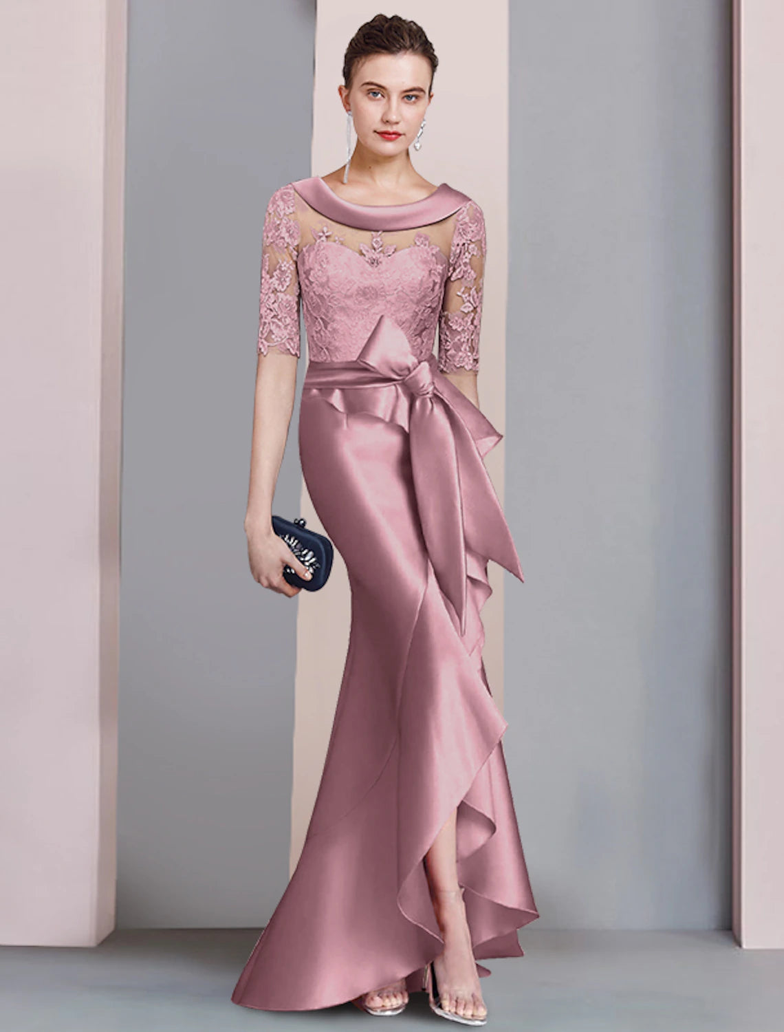 Vestido de sirena/trompeta para madre de la novia, vestido formal para invitadas de boda de otoño, elegante, escote alto bajo, cola larga/cepillo, asimétrico, satén, encaje, media manga con lazo(s) y apliques.