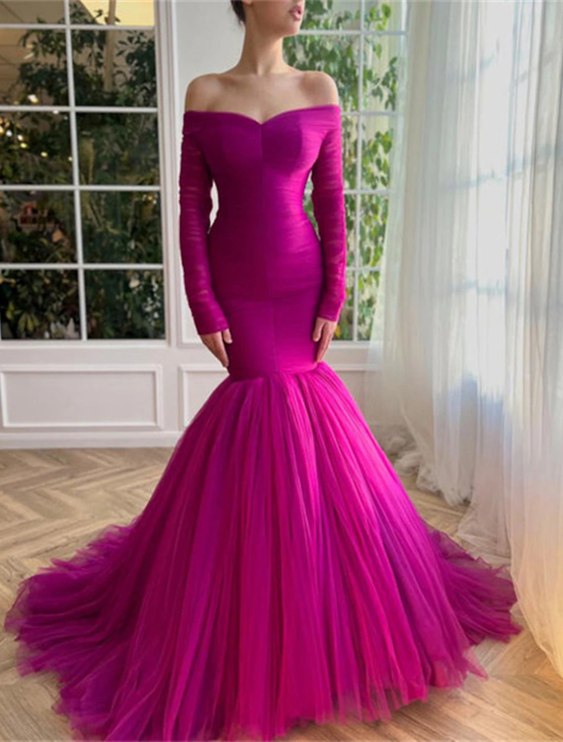 Abito da sera formale a sirena, rosso e verde, elegante, da invitare a nozze, da indossare durante la festa di nozze, con strascico, manica lunga, spalle scoperte, in tulle con arricciature