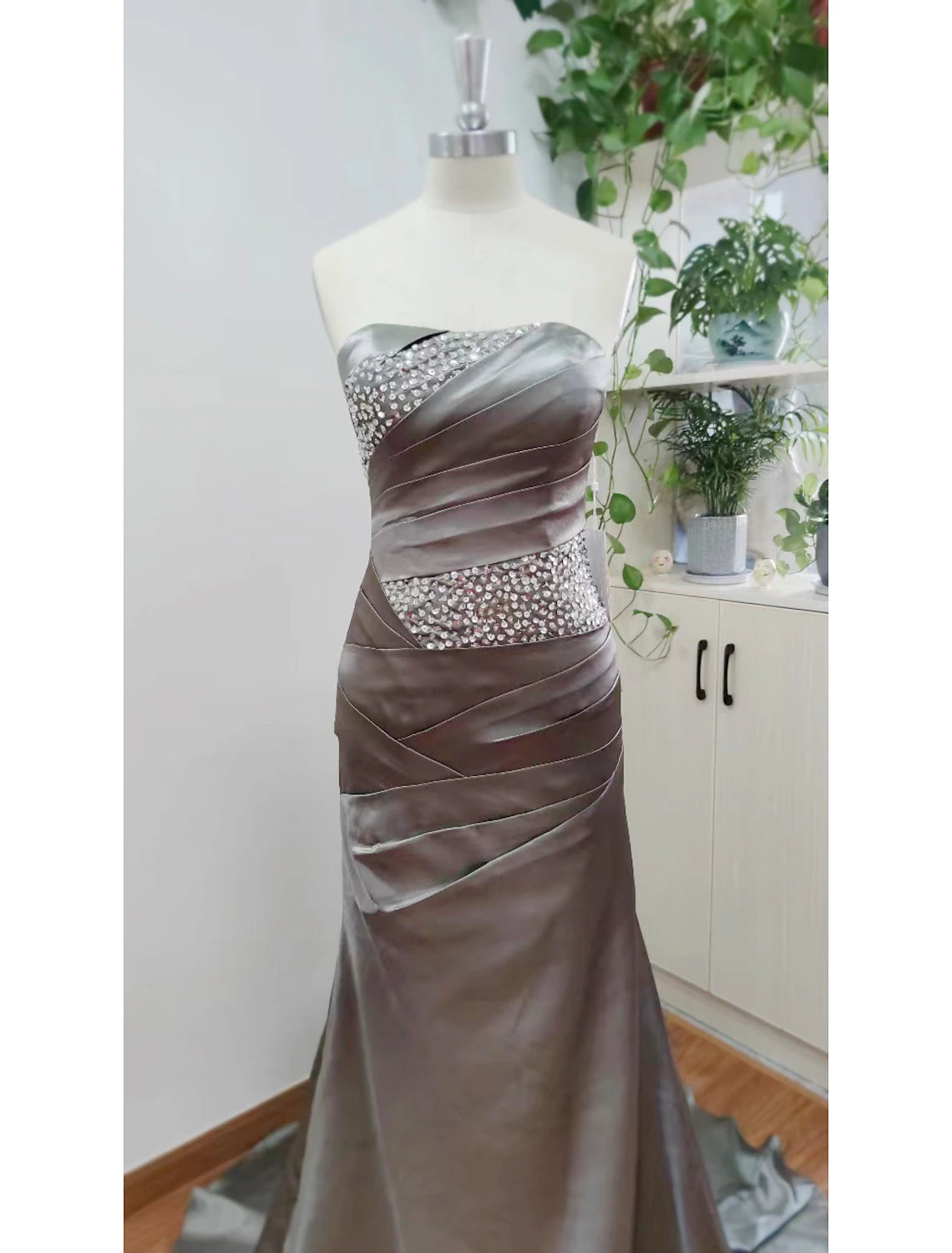 Red Satin Floor-Length Sheath/Column Evening Dress with Ruched Bodice