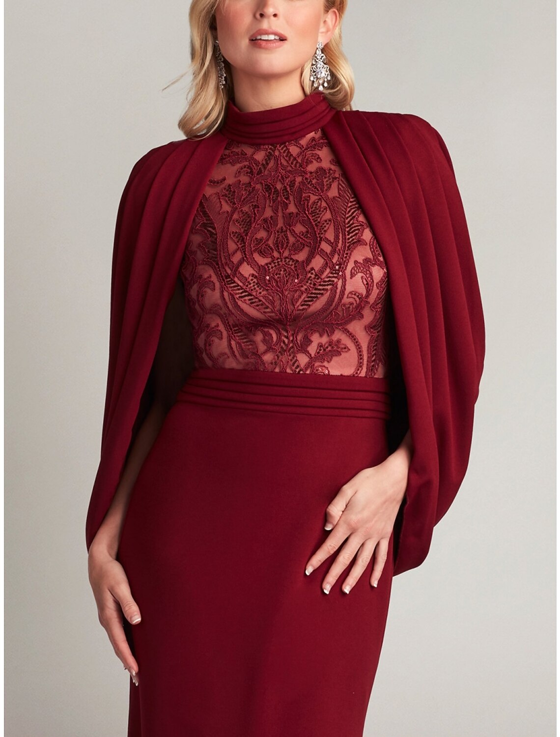 Vestido de noche elegante de sirena/trompeta, vestido formal con cola larga y cuello alto, encaje con pliegues y fruncido.