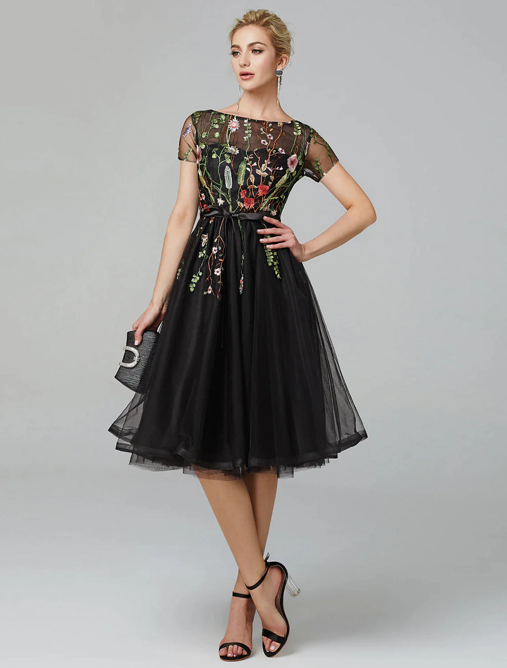 Vestido de fiesta de corte A, elegante vestido de noche formal de compromiso con flores, cuello ilusión, manga corta, largo hasta la rodilla, encaje con pliegues y apliques.