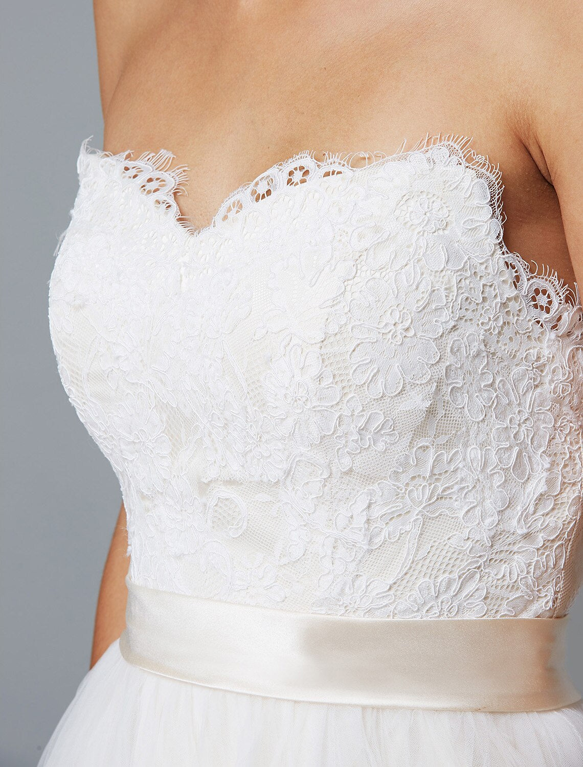 A-Line Wedding Dresses Sweetheart Neckline Court Train Lace Tulle Sleeveless Wedding Dress in Color with Sash / Ribbon Buttons