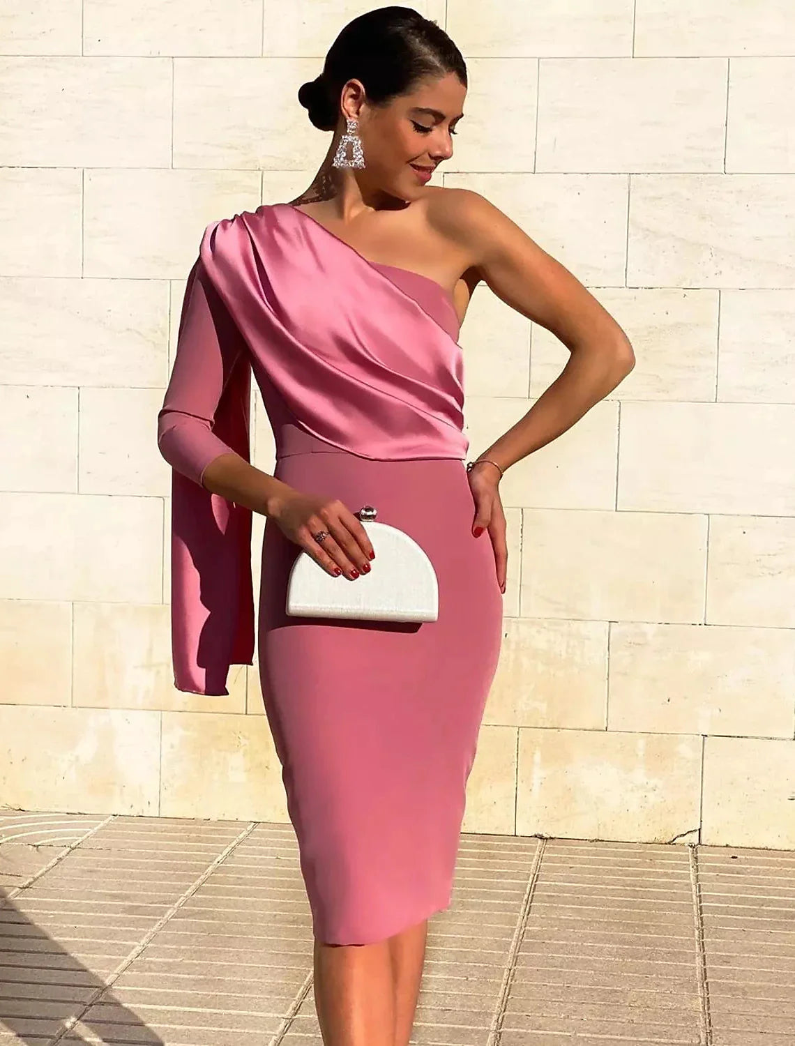 Vestido de cóctel con corte tubo/columna, estilo vintage, para invitada de boda de otoño, largo hasta la rodilla, manga 3/4, un hombro, tejido drapeado.